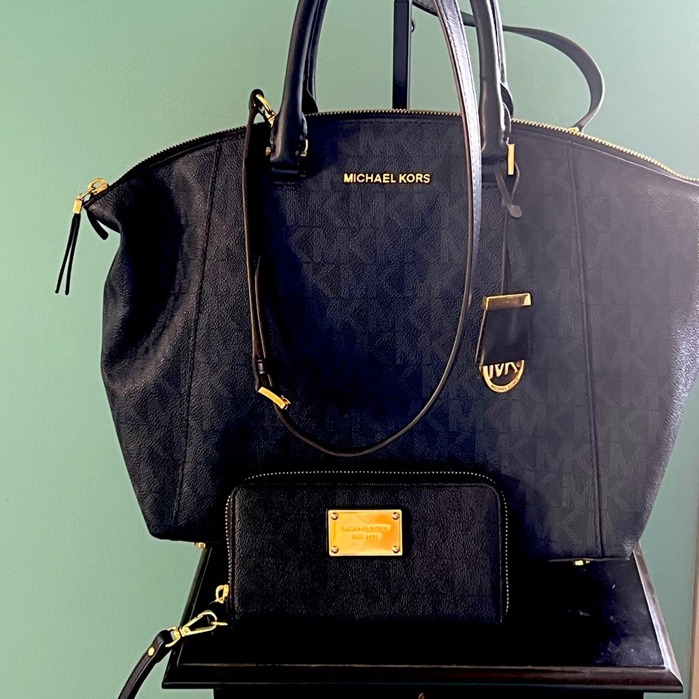 MICHAEL KORS Navy Monogram Large Satchel With Crossbody Strap W/Wallet